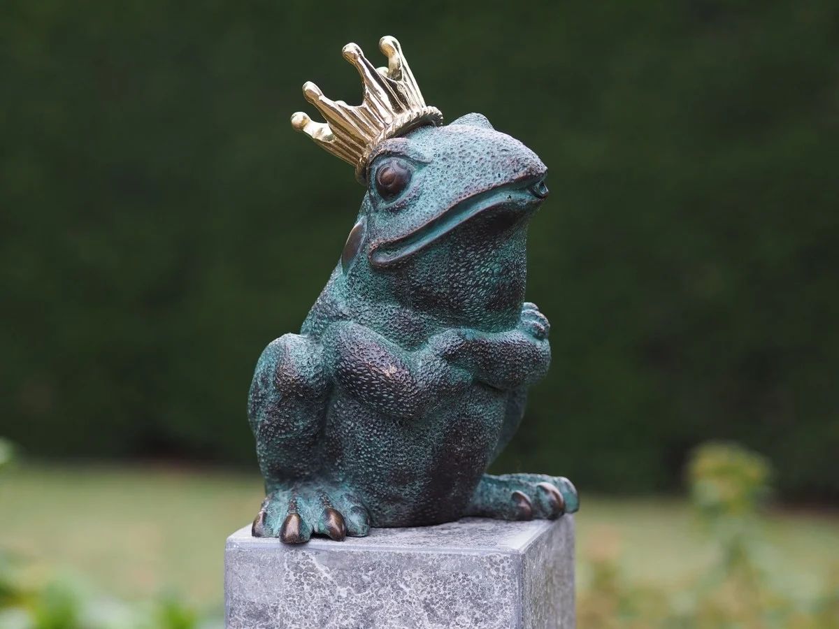-Bronzefigur Frosch mit Krone- sitzend- Wasserspeier inkl- Pumpe und Schlauch-