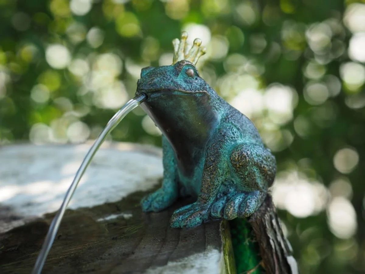 -Bronzefigur Frosch mit Krone- Wasserspeier-