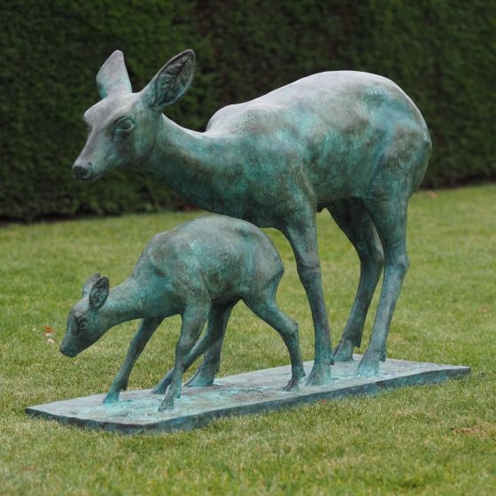 -Bronzefigur Hirsch mit Jungtier-