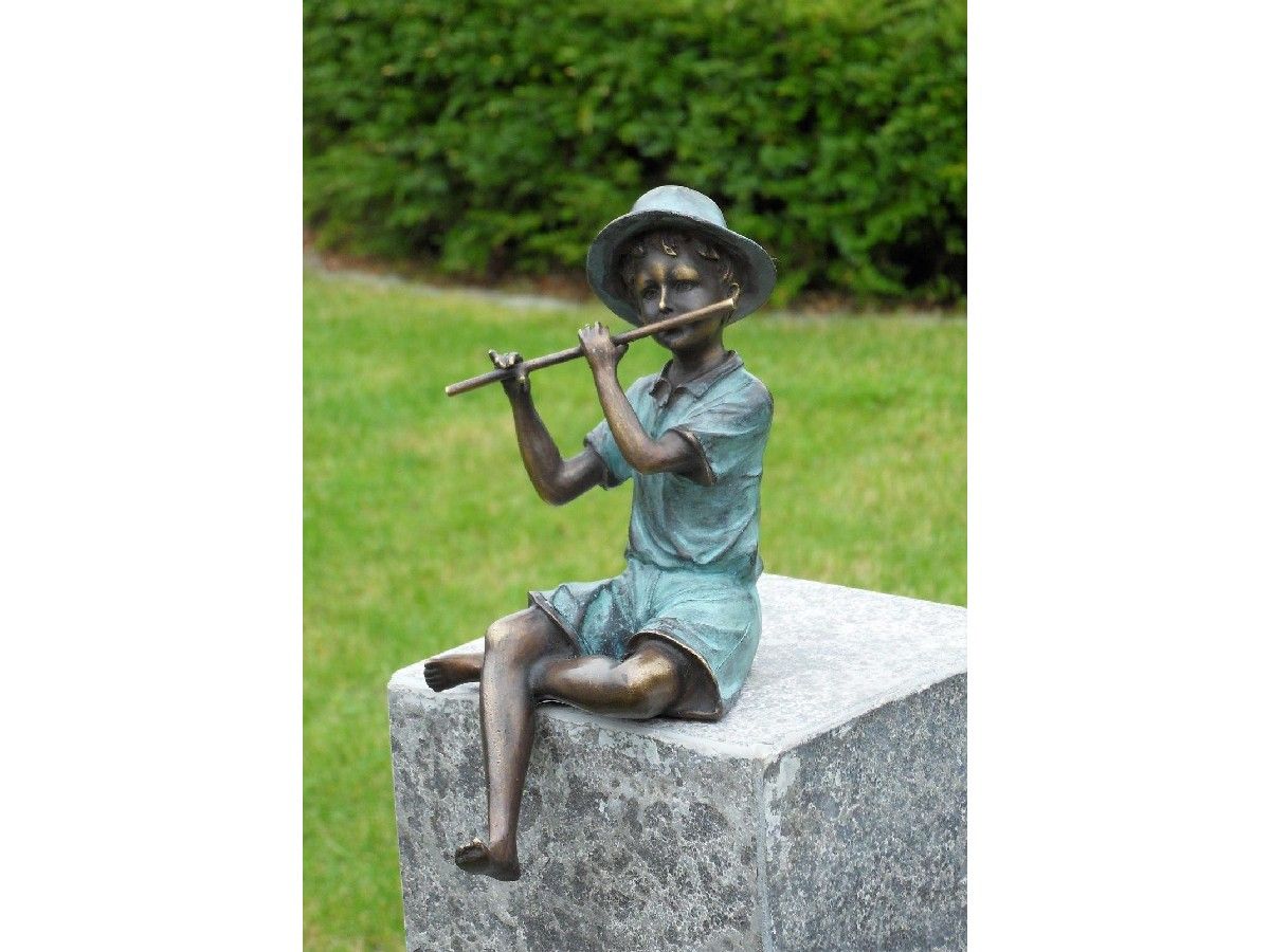 -Bronzefigur - Junge mit Flöte -