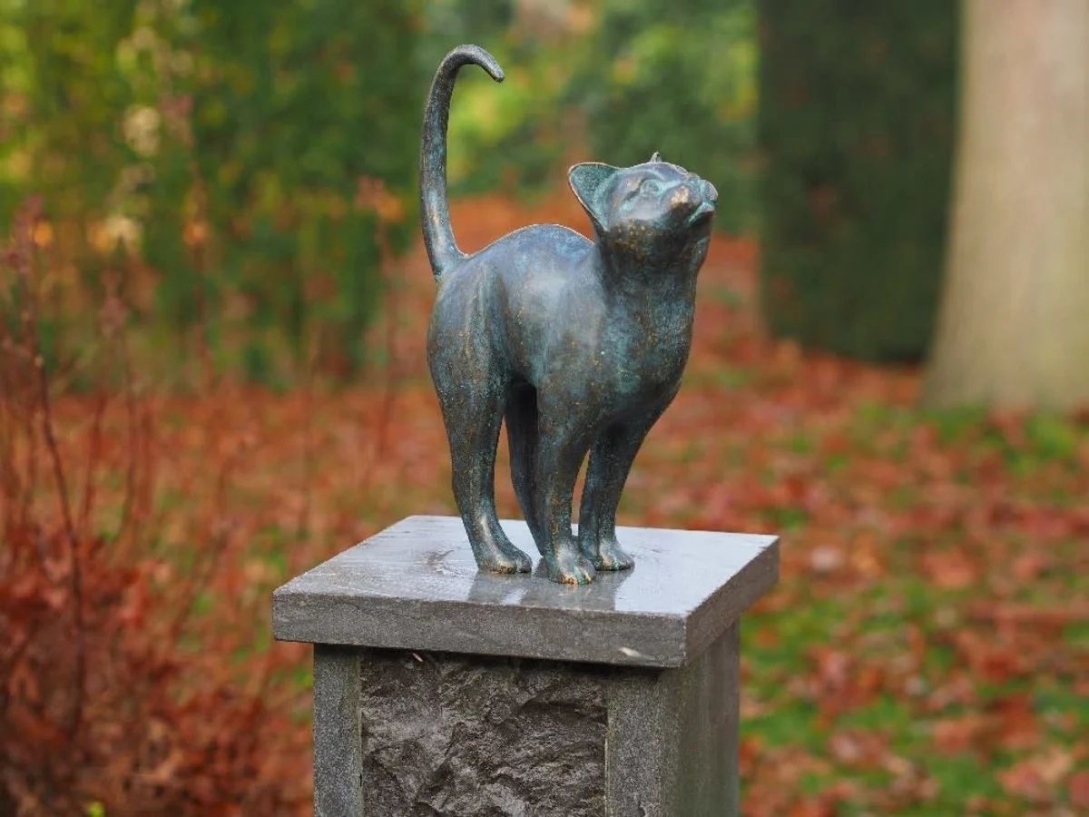 -Bronzefigur kleine Katze stehend-