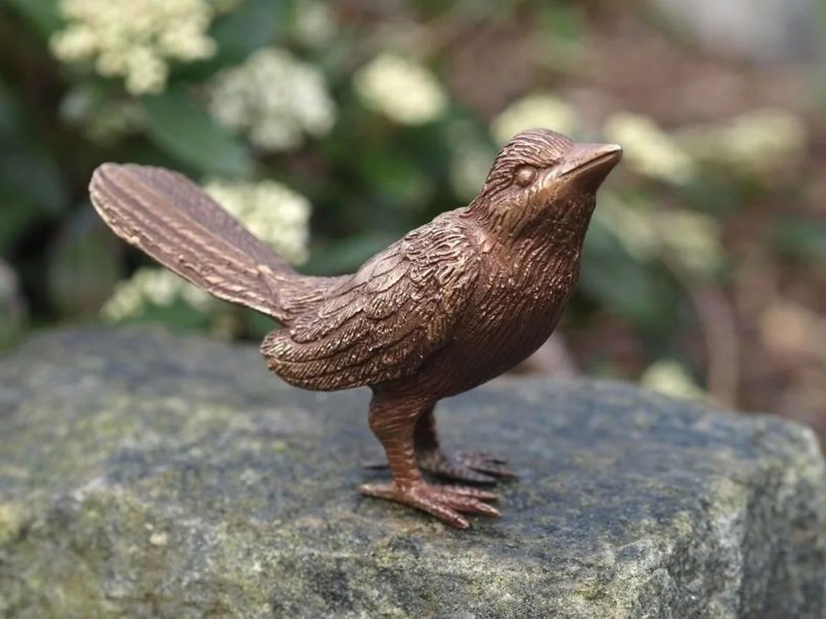 -Bronzefigur kleiner stehender Vogel-