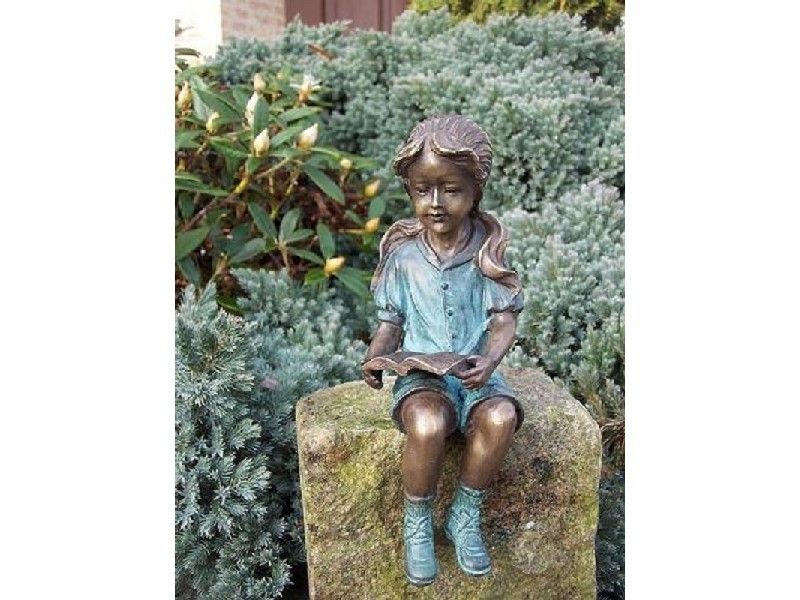 -Bronzefigur sitzendes Mdchen mit Buch-
