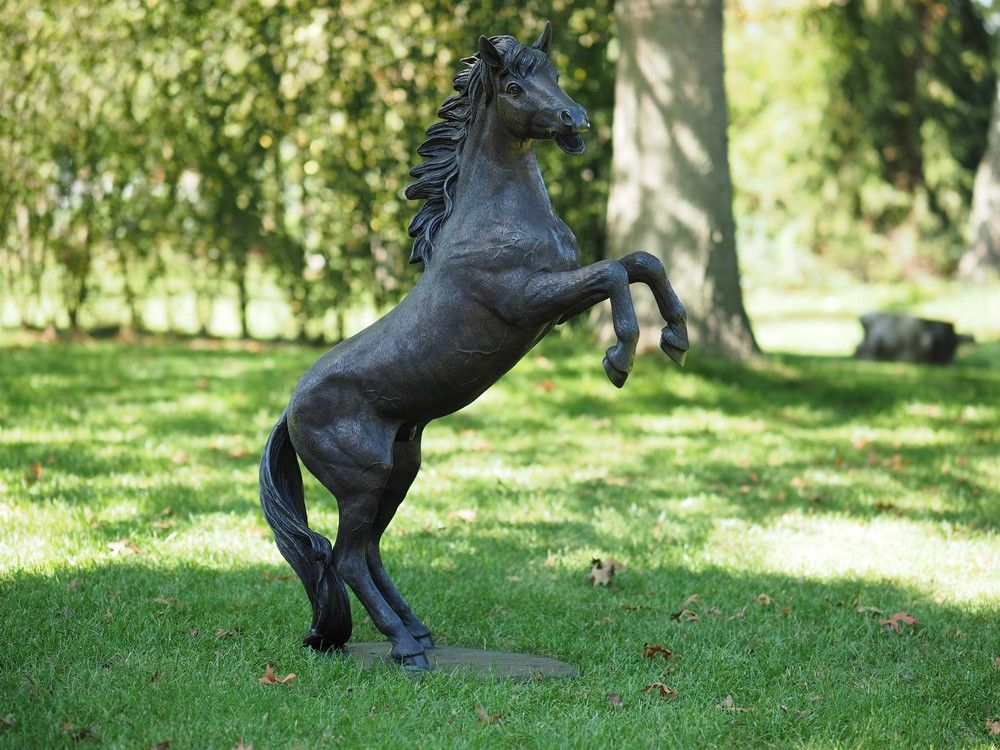 -Bronzefigur Springendes Pferd-
