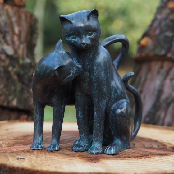 -Bronzefigur zwei schmusende Katzen-