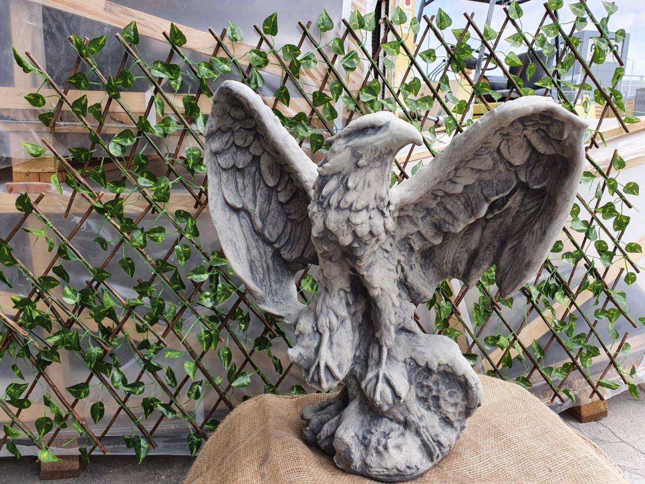 -Gartenfigur Adler mit gespannten Flügeln Antik- unter Statuen/Skulpturen Tiere Adler