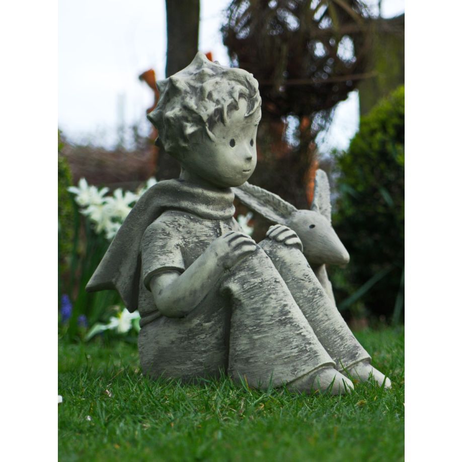 -Gartenfigur Der kleine Prinz mit Schal-(c) de Saint-Exupery-