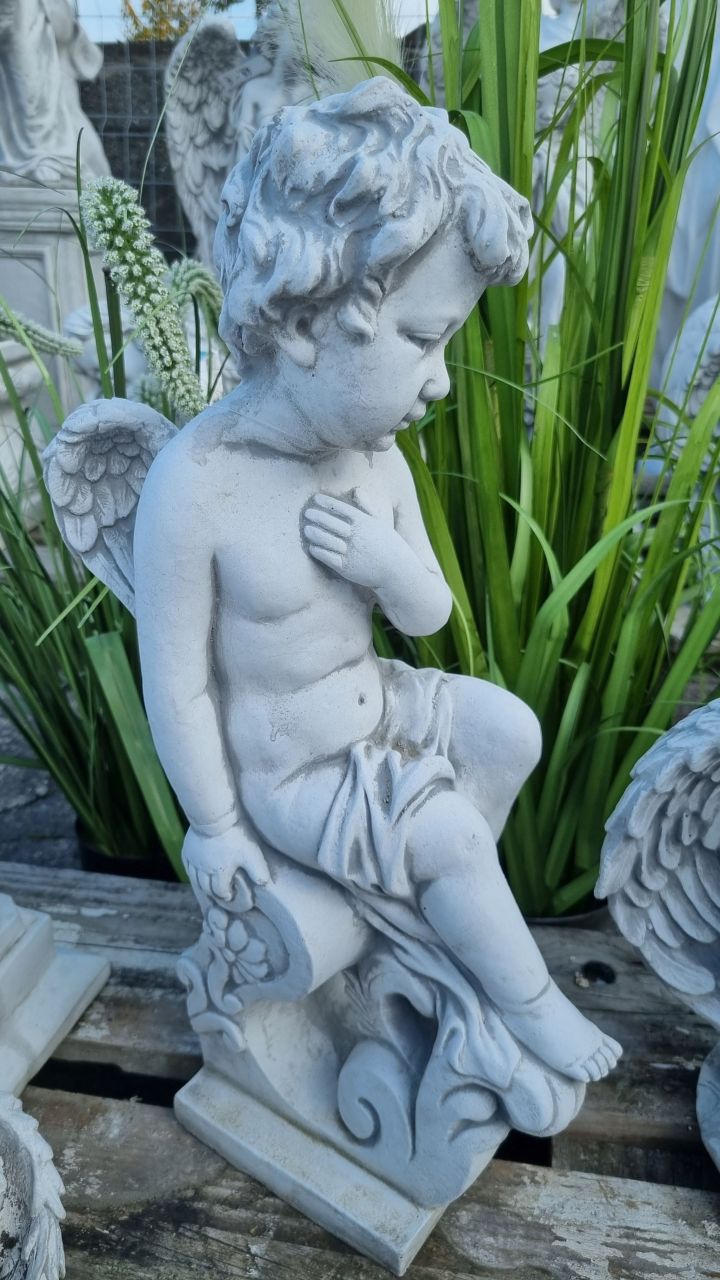 -Gartenfigur Engel auf Sockel- antik grau-