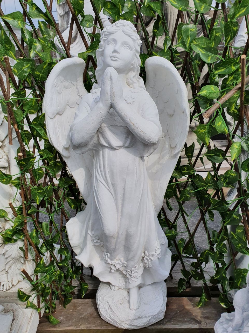 -Gartenfigur Engel betend- weiss-