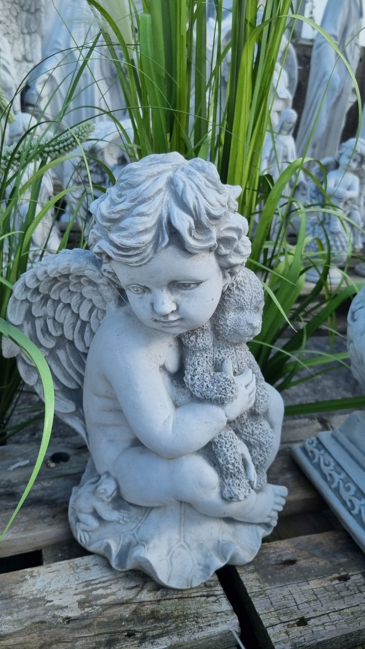 -Gartenfigur Engel mit Teddy- antik grau-