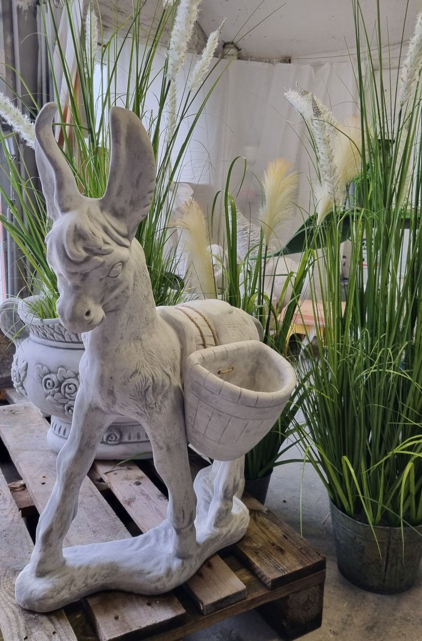 -Gartenfigur Esel mit Körben zum bepflanzen- antik grau-