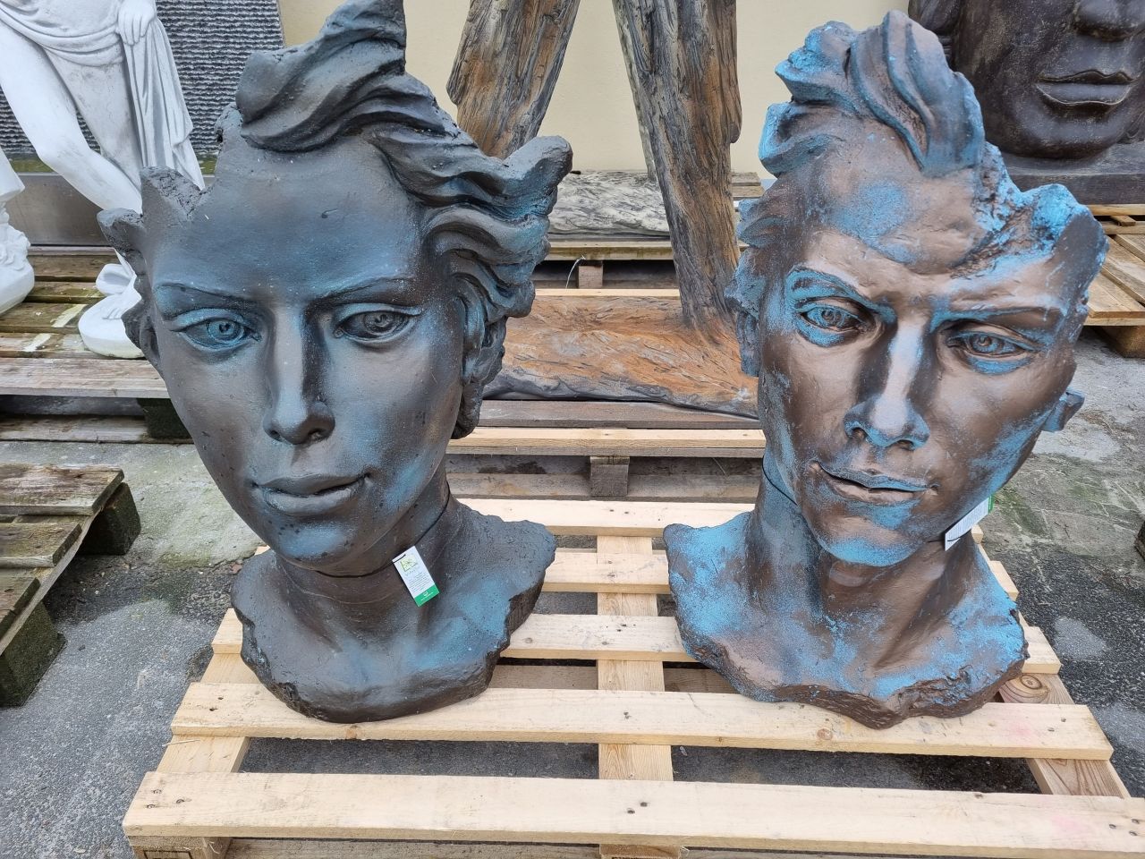 -Gartenfigur Gesicht -FRAU und MANN- im Bronzestil- Medium im Set - Original - unter Vidroflor Kultur