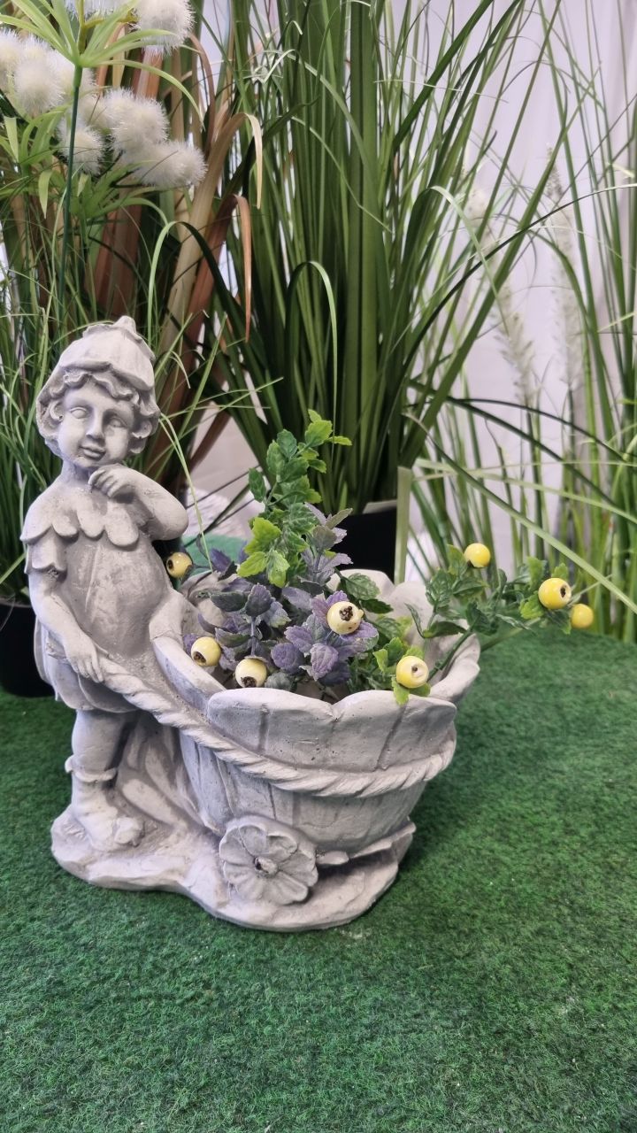 -Gartenfigur Junge mit Schale zum bepflanzen -Blume- antik grau-