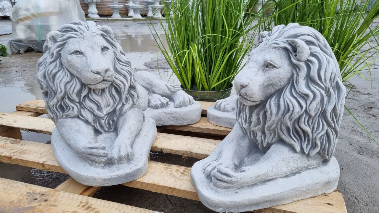 -Gartenfigur Löwen liegend- 2 er Set- antik grau-
