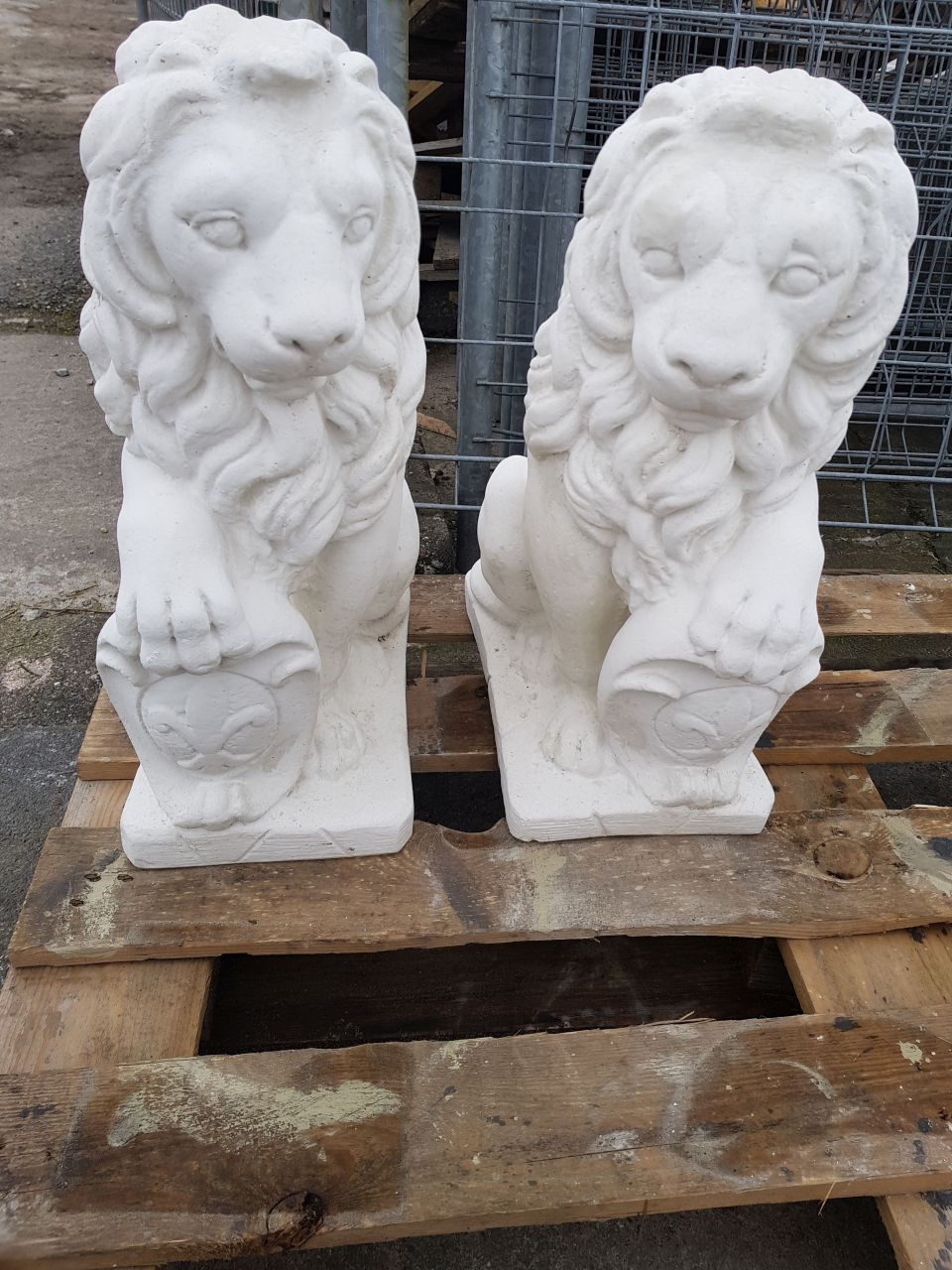 -Gartenfigur Löwen Set mit Wappen MADE IN ITALY-
