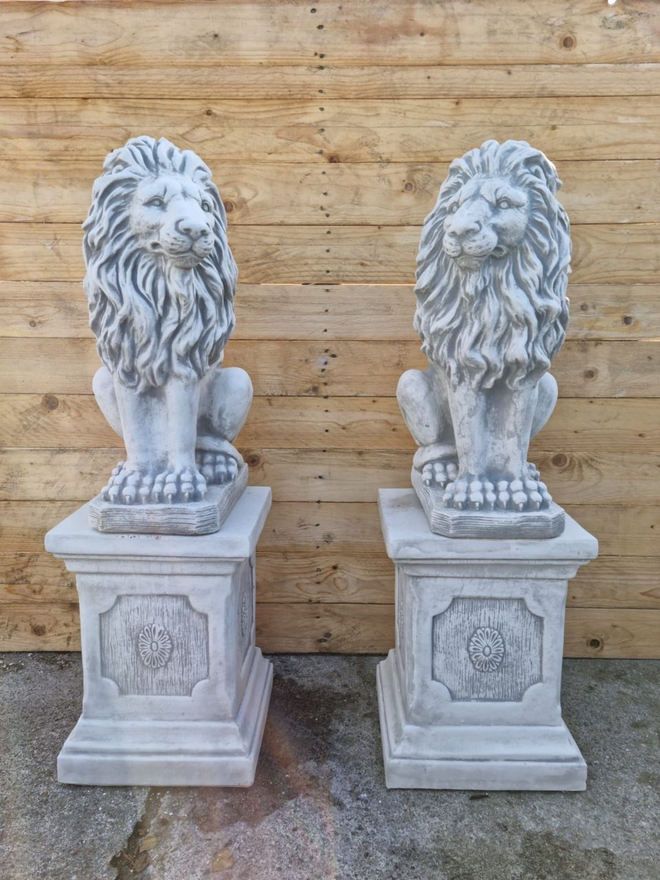 -Gartenfigur Löwen Set- seitlich- Typ 1 mit Sockel antik grau- unter Statuen/Skulpturen Tiere Löwen