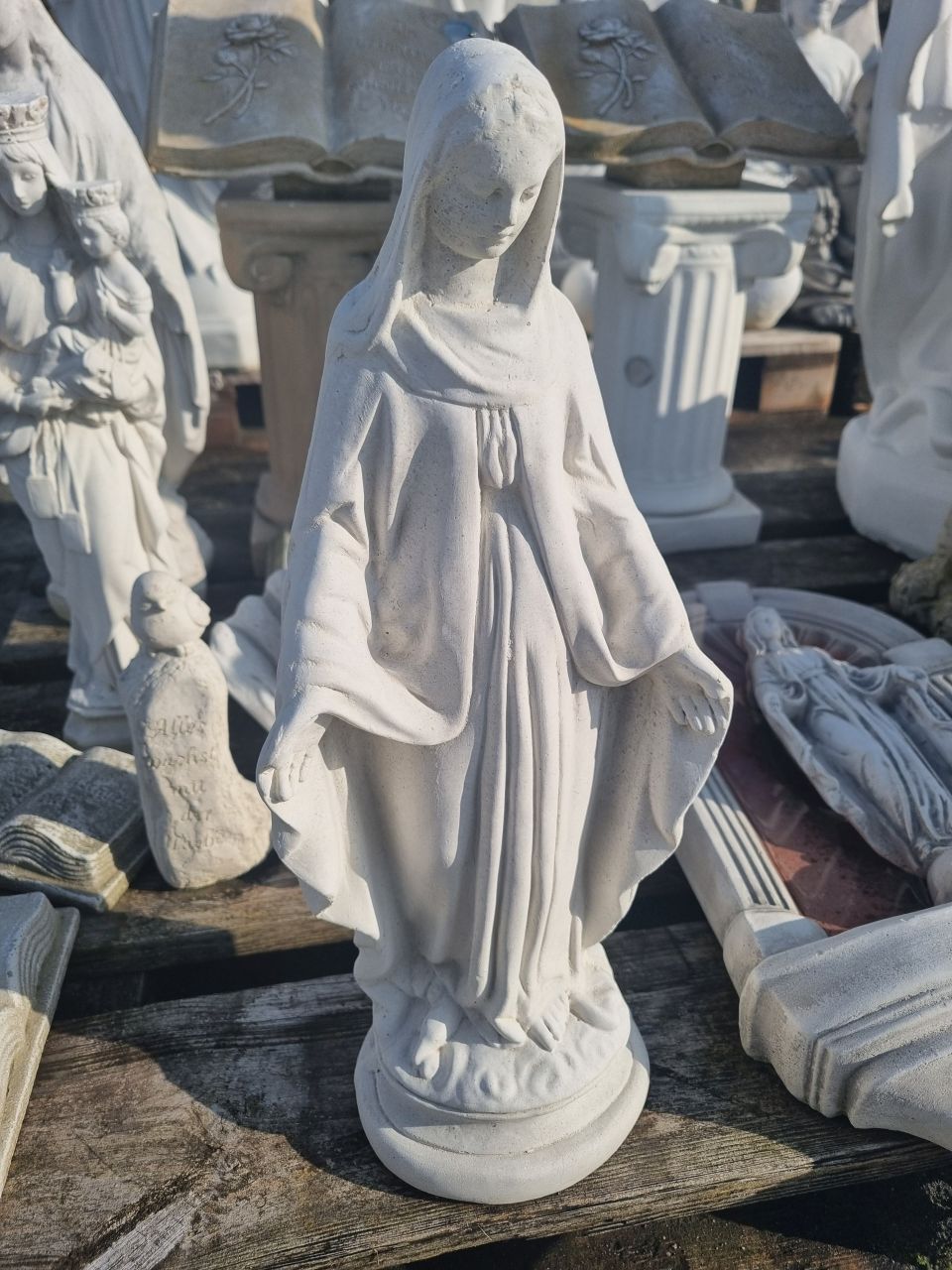 -Gartenfigur -Madonna- Mutter Gottes- klein- verschiedene Farben- unter Statuen/Skulpturen Madonna und Jesus