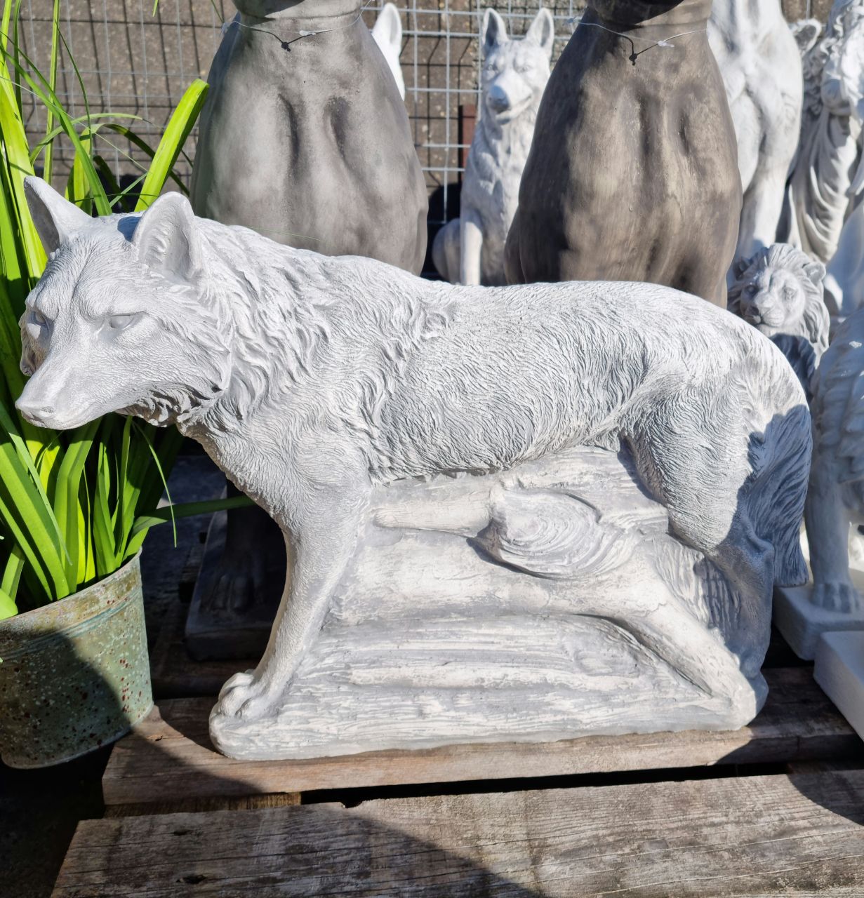 -Gartenfigur Wolf- antik grau-