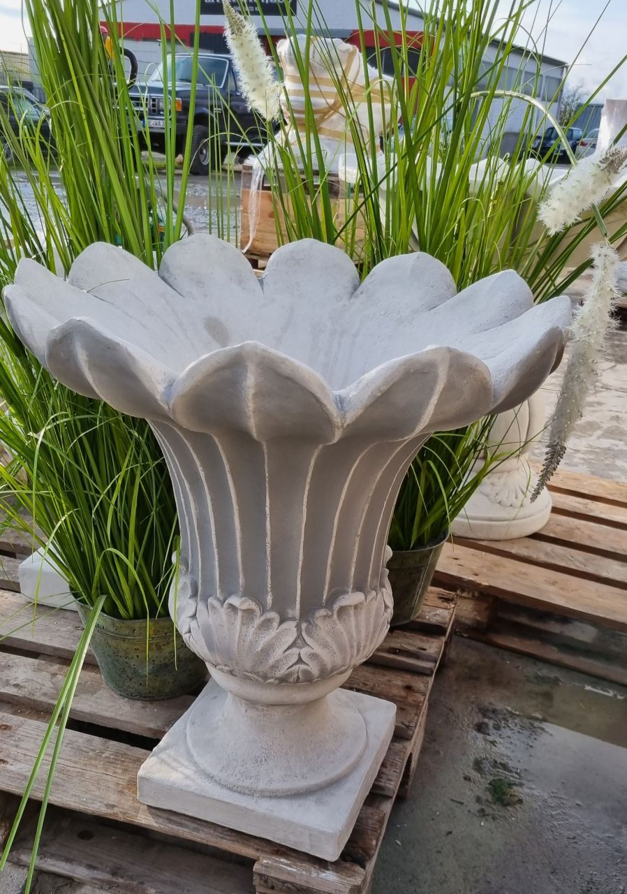 -Pflanzgefäss- Vase- Amphore -Blüte- antik grau- unter Rund um den Garten Pflanzgefäße