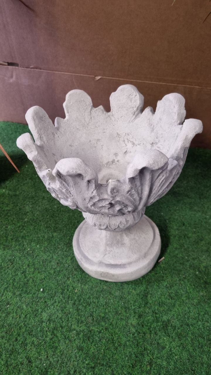 -Pflanzgefäss- Vase mit Verzierungen- antik grau-