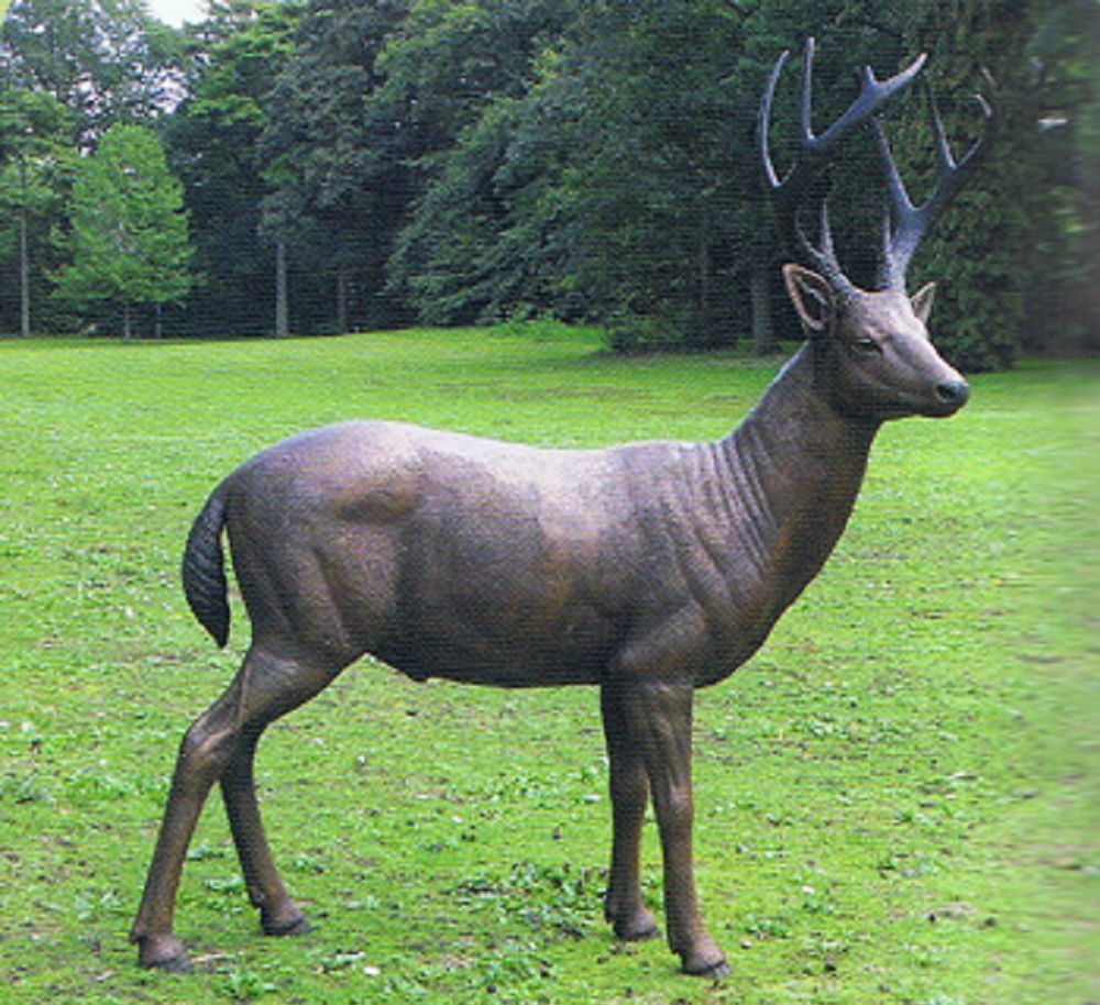 Bronzefigur Hirsch stehend mit prächtigem Geweih