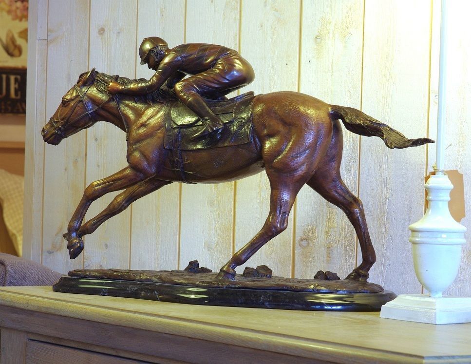 Bronzefigur Jockey auf Pferd klein