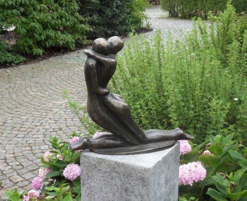 Bronzefigur Liebespaar kniend unter Bronze und Metall Figuren
