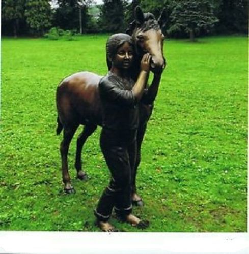 Bronzefigur Mädchen mit Pferd