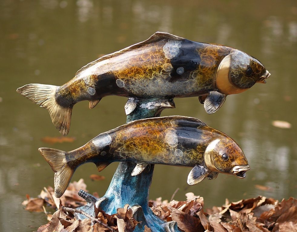 Bronzefigur Zwei Fische unter Bronze und Metall Figuren