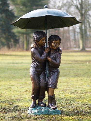 Bronzefigur Zwei Kinder Regenschirm- Wassserspeier