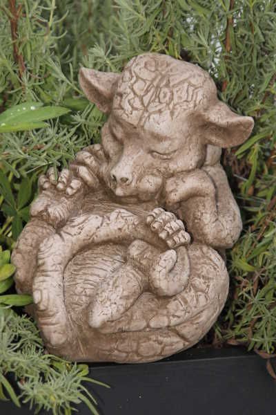 Gartenfigur Drachenbaby SMARAGD- Steinguss (c) by Fiona Scott - Original von -