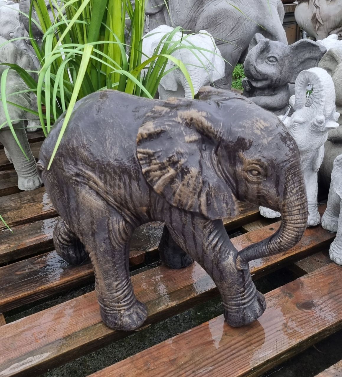 Gartenfigur Elefant medium- antik-grau