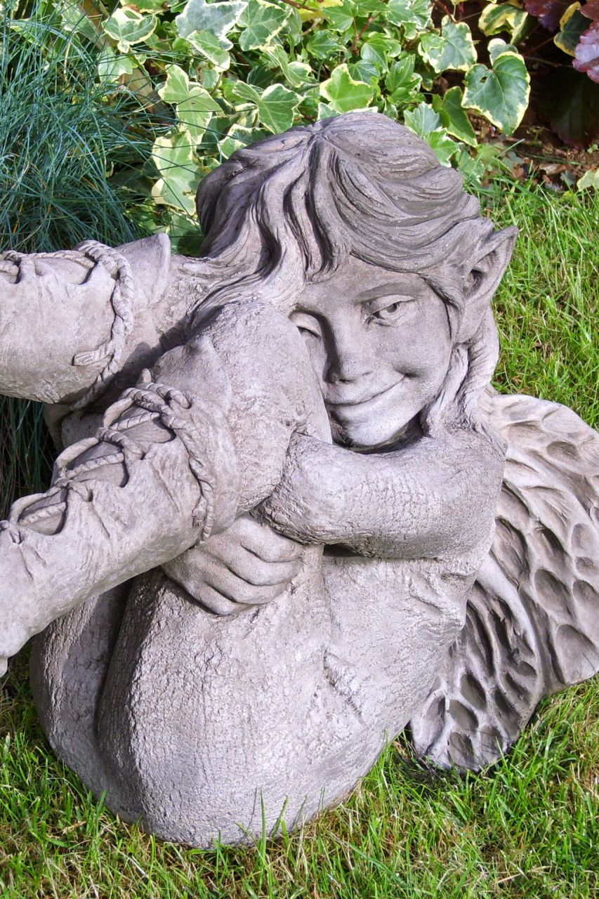 Gartenfigur FAITH- Elfe strampelnd- (c) by Fiona Scott - Original von Vidroflor