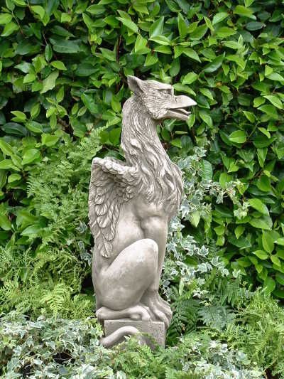 Gartenfigur GRYPHON- stolzer Drache- (c) by Fiona Scott - Original von Vidroflor unter Vidroflor Fantasy