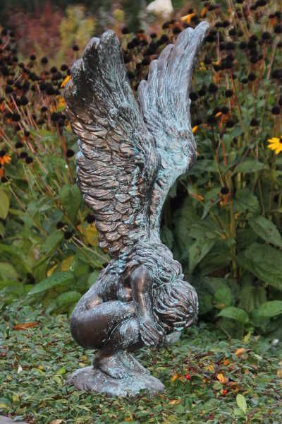 Gartenfigur Hockende Engelfrau RACHEL- Bronze Optik - Original von Vidroflor