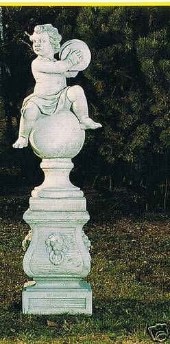 Gartenfigur Junge auf Kugel (mit Sockel) Piatti Su Sfera Made in Italy