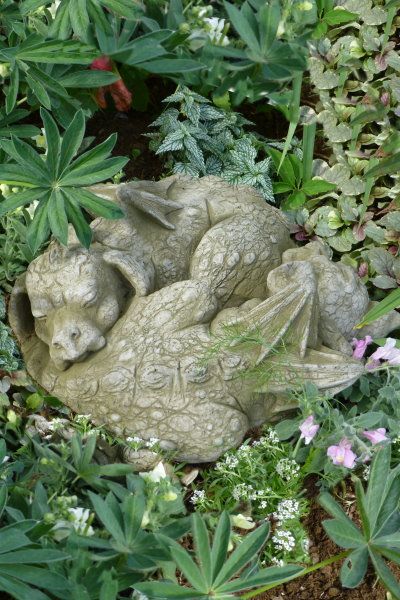 Gartenfigur YIN und YAN-schlafende Drachen- (c) by Fiona Scott - Original von V-